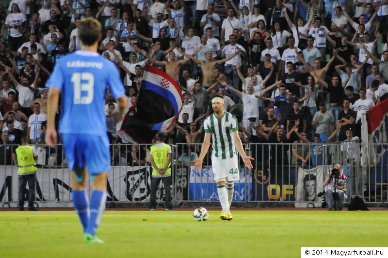 Ferencvarosi TC vs. HNK Rijeka UEFA EL jogo de futebol — Fotografia de  Stock Editorial © szirtesi #50128501
